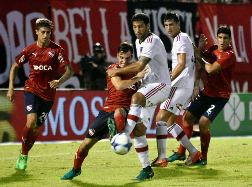 Independiente goleó a Newell’s y evitó que se acerque a Boca