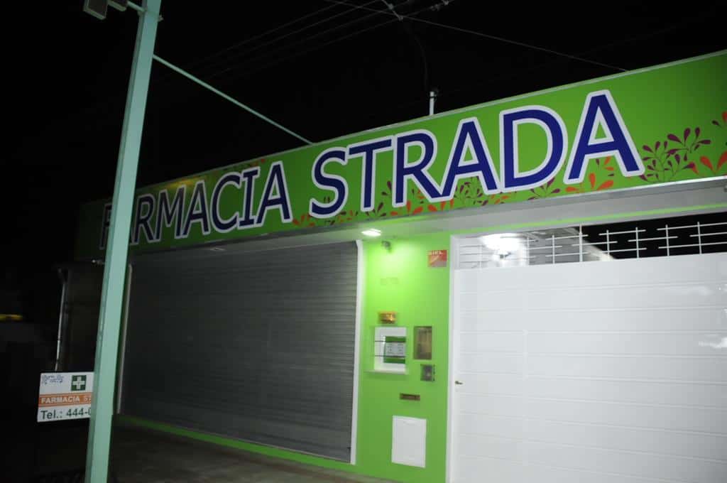 Dos delincuentes asaltaron anoche la farmacia Strada y se llevaron 2 mil pesos
