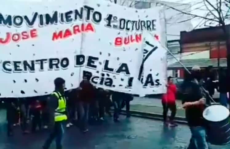 La marcha de Altamirano llegó a La Plata para acercar su reclamo a la gobernación