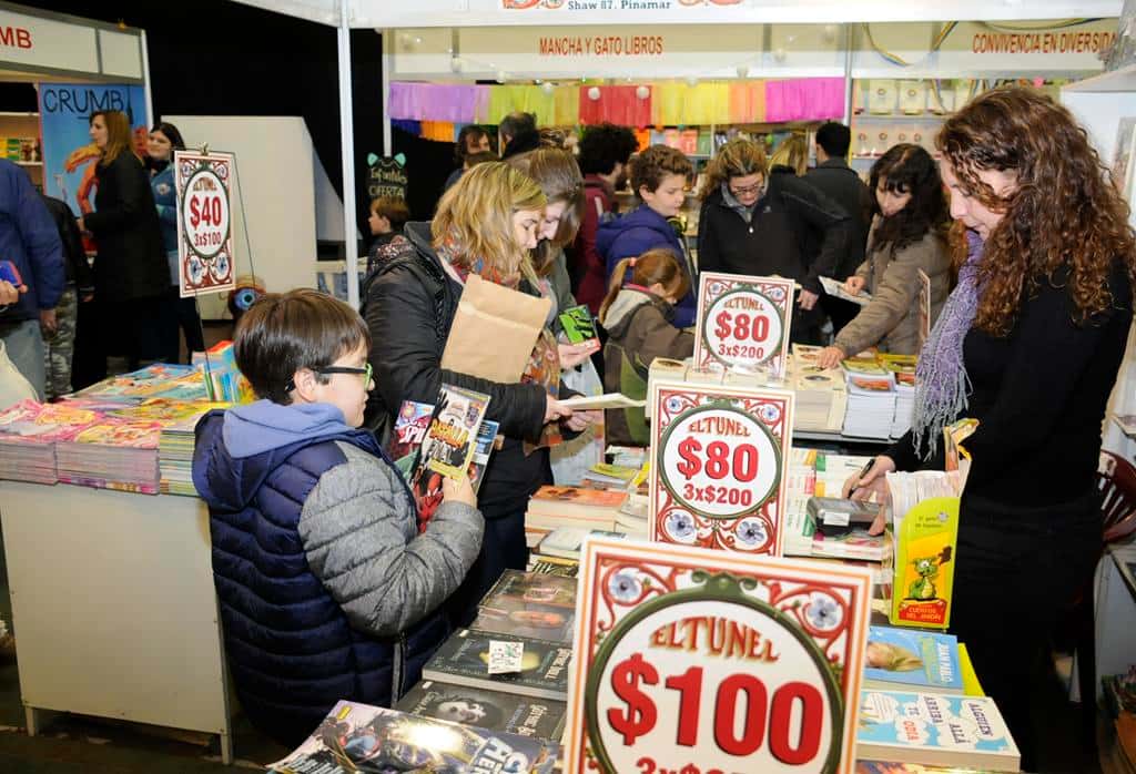 La Feria del Libro convoca a cientos de visitantes