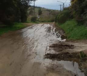 Caminos y quintas en el cerro Centinela afectados por la intensa lluvia