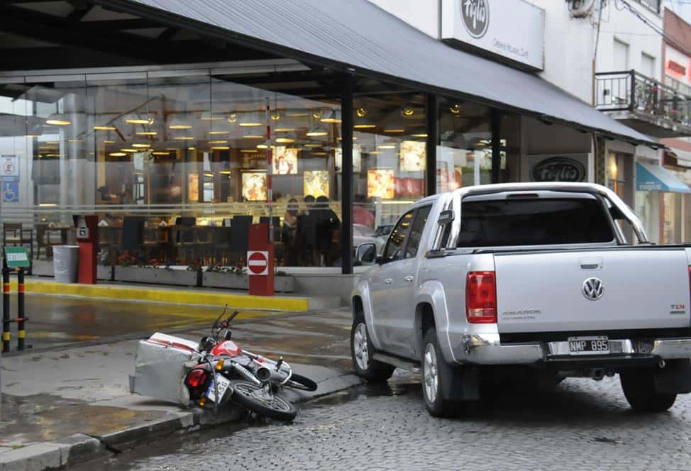 Un motociclista herido tras un choque con una pick up en San Martín al 500