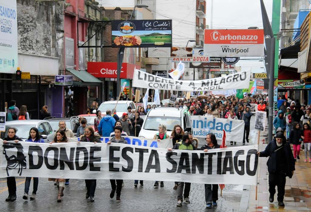 Cientos de personas volvieron a movilizarse para  exigir la aparición con vida de Santiago Maldonado