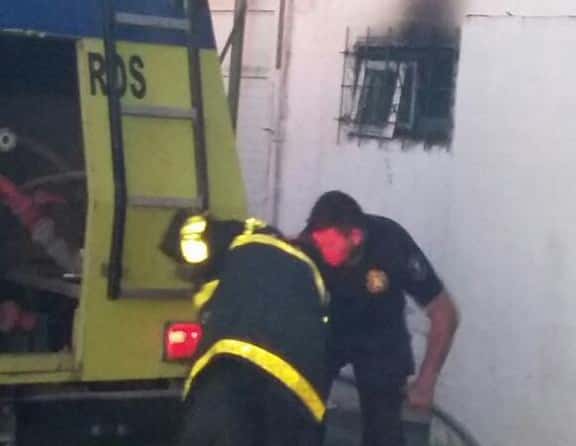 Un incendio causó pérdidas totales en el depósito de la utilería de Grupo Universitario