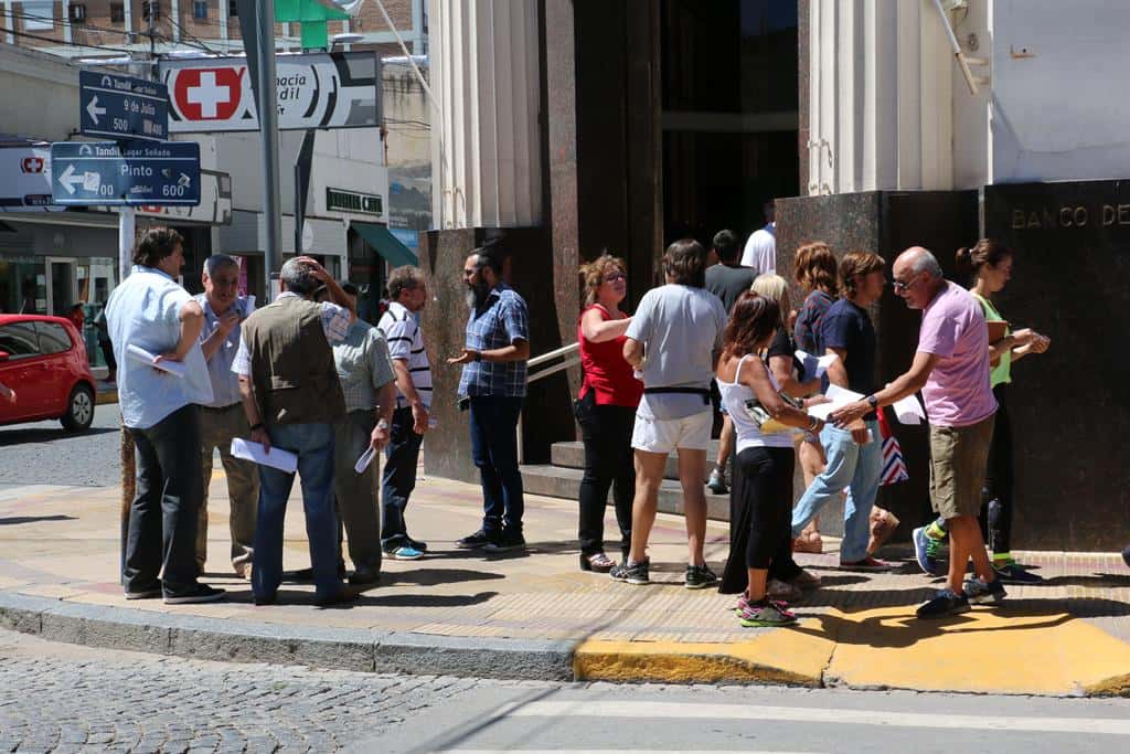 Jubilados del Banco Provincia protestaron por las reformas en la caja previsional