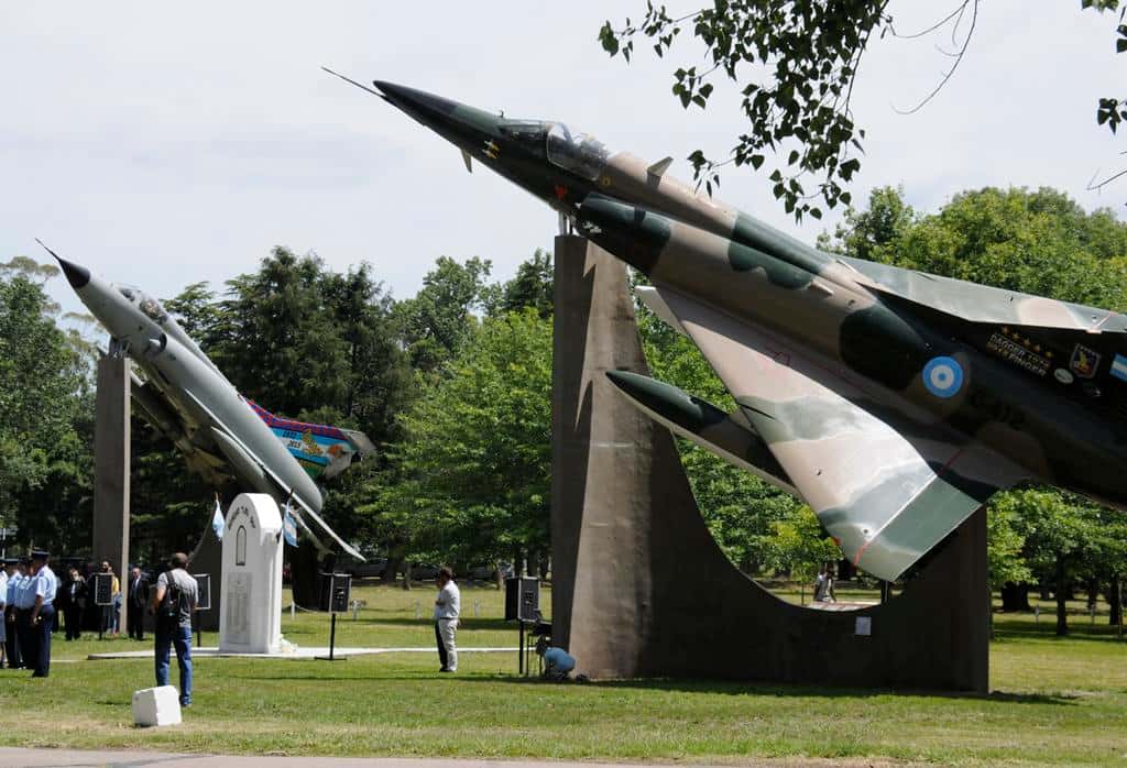 Fuerza Aérea Argentina compartió video del monumento “Guardianes de los 55” en Tandil