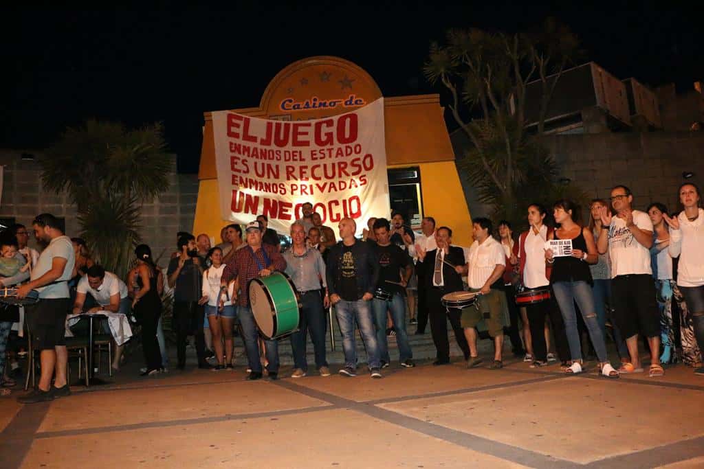 Trabajadores del casino protestaron  por el cierre de tres salas de juegos