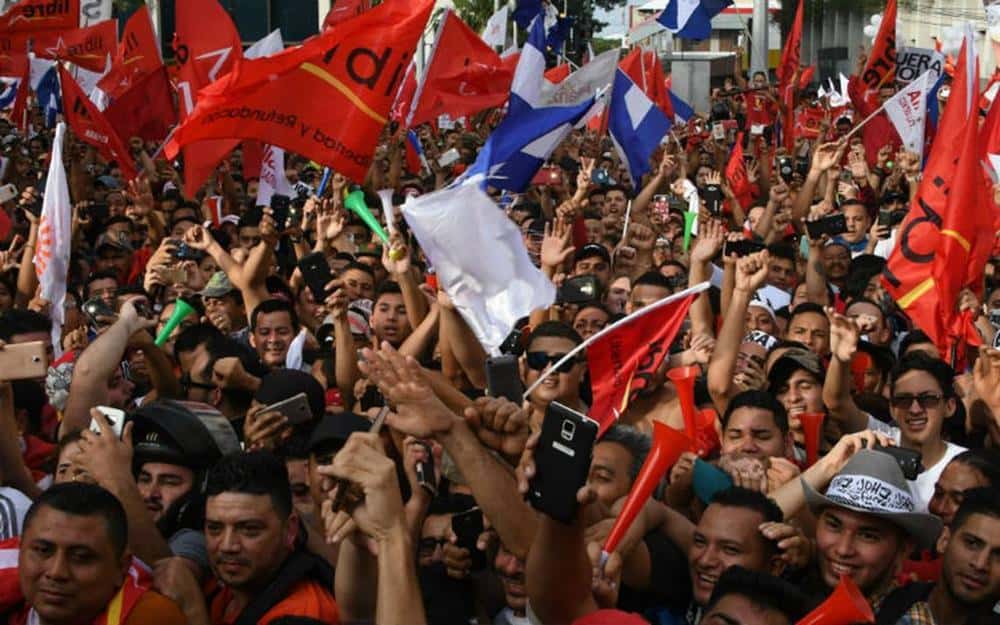 Multitudinaria marcha contra la reelección del presidente hondureño