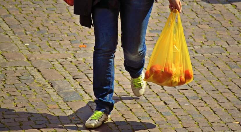 Mirada positiva ante la suspensión de la entrega de bolsas plásticas en supermercados