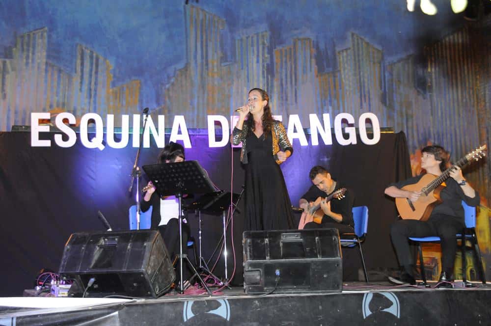 Al ritmo del dos por cuatro, la Esquina del  Tango cerró el programa Tandil en Verano
