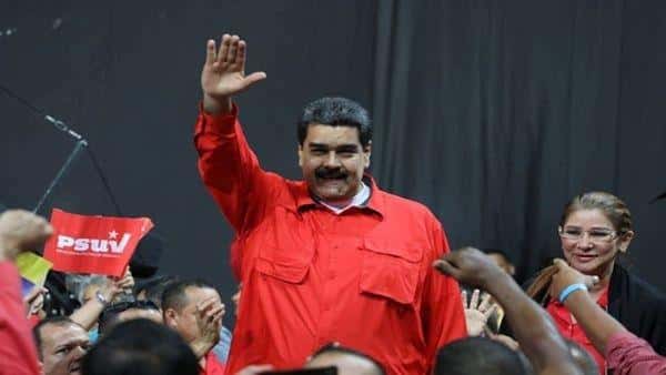 Nicolás Maduro inscribió su  candidatura a presidente sin oponentes de peso