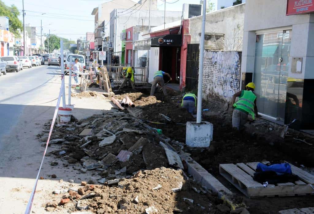 En las próximas semanas se finalizarán las obras  de renovación del centro comercial de Quintana