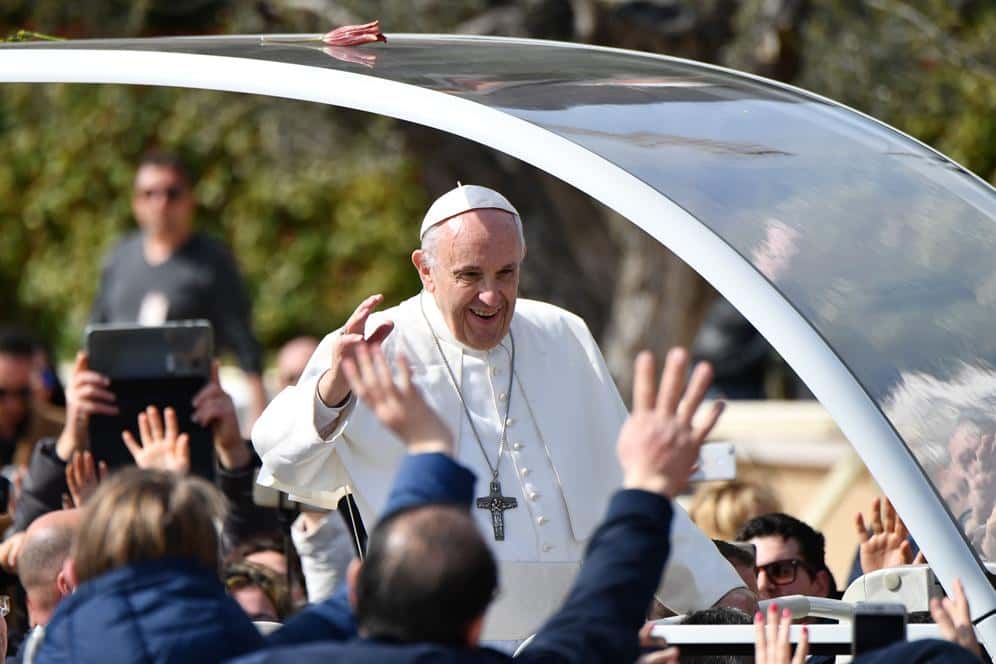 El Papa pidió “perdón” a los que  “puedan sentirse ofendidos” por  sus “gestos” y llamó a la unidad