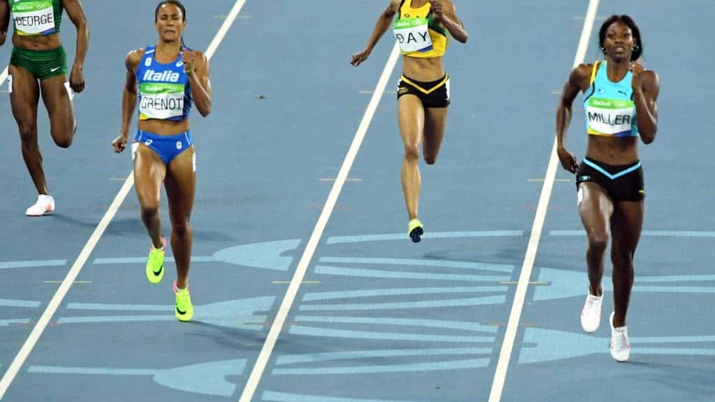 Un cambio en el reglamento obligaría a varias atletas a competir con hombres