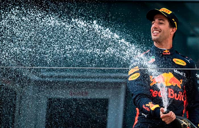 El australiano Ricciardo, con Red Bull, ganó el Gran Premio de China