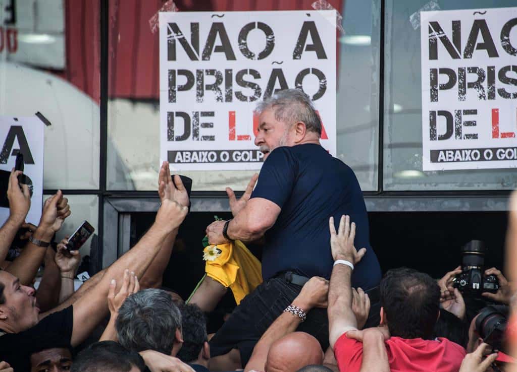 Se entregó Lula y empezó a cumplir la pena por corrupción