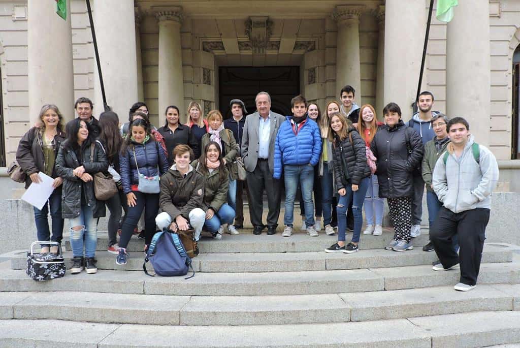 Los jóvenes que participaron del concurso El Mercosur  en la Escuela viajaron a Montevideo y Mar del Plata
