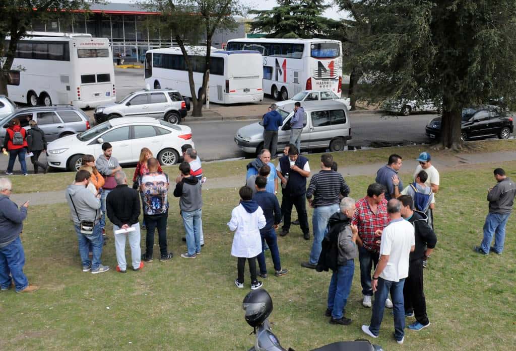 Con el compromiso de pago, extrabajadores de  Río Paraná suspendieron las medidas de fuerza