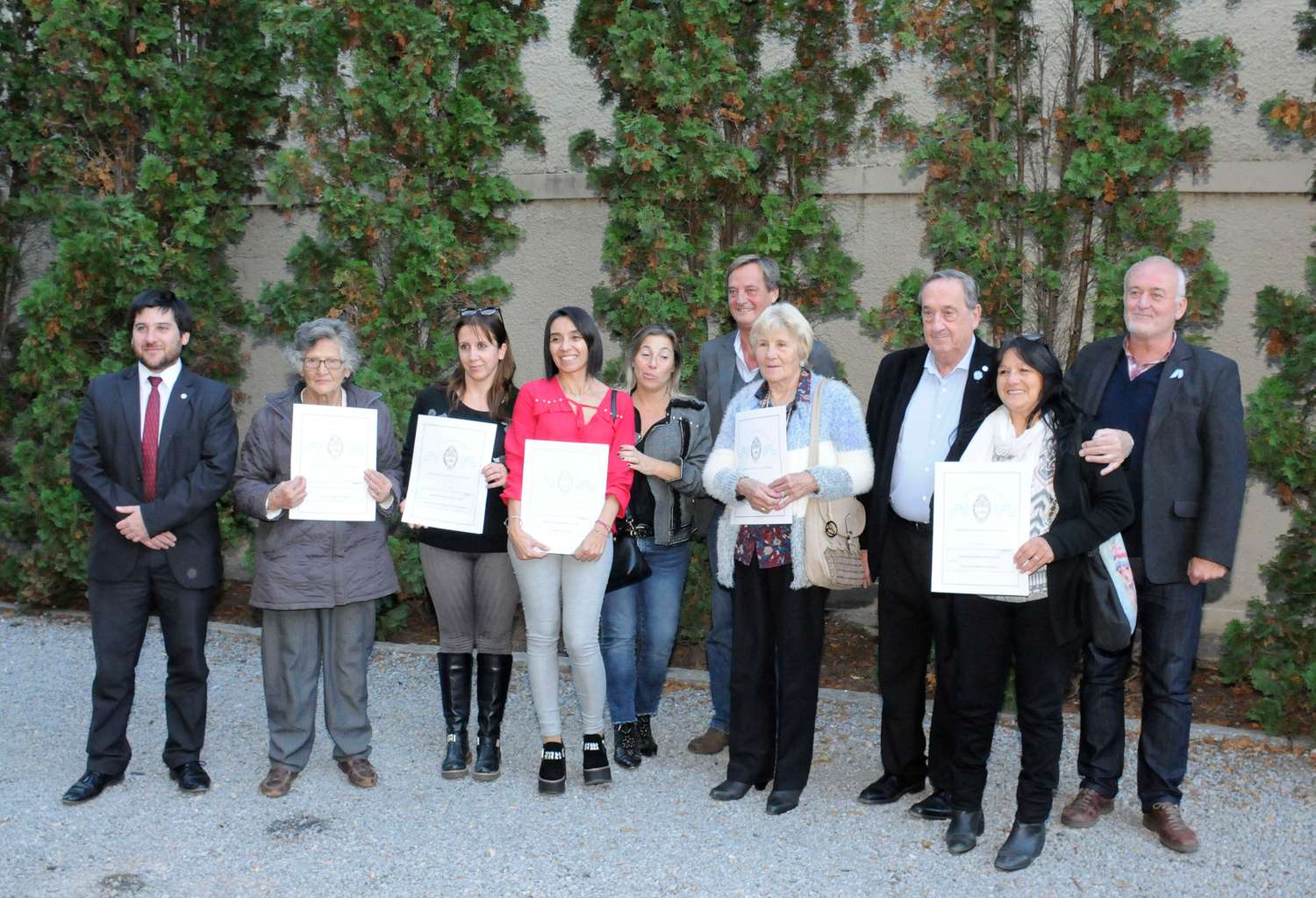 Provincia y Municipio firmaron y entregaron más de 400 escrituras de viviendas a vecinos de diferentes barrios