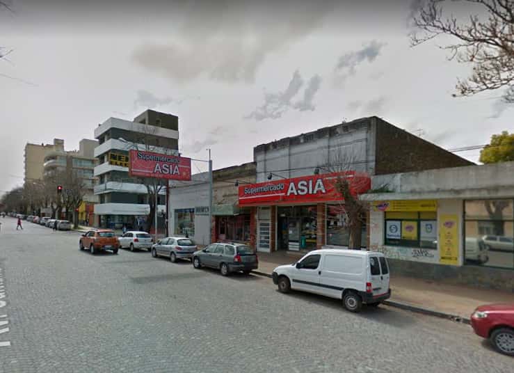 A punta de cuchillo, asaltaron una sucursal de supermercados Asia