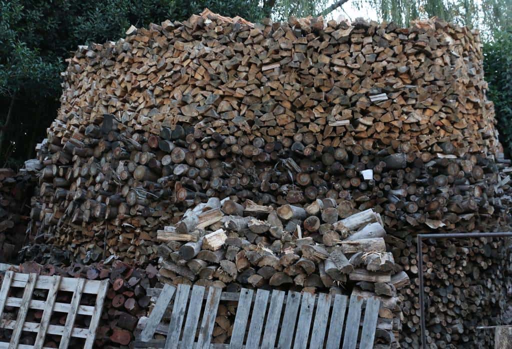 Como leña al fuego, la madera para  calefaccionarse también aumentó  y está un 15 por ciento más cara