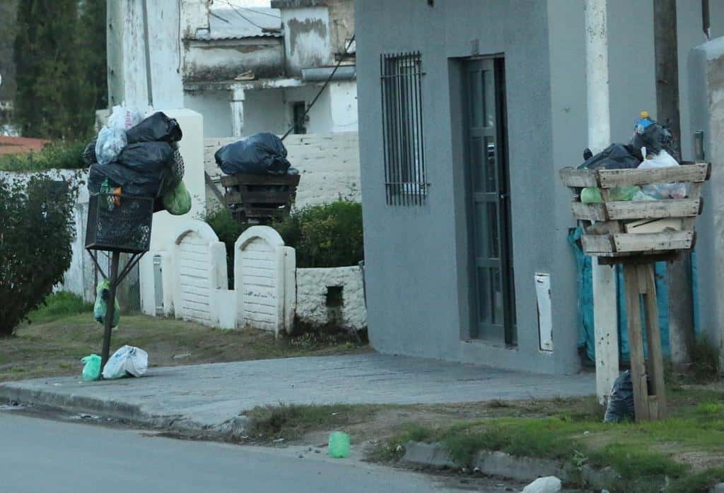 Con barrios tapados de basura,  desde el Municipio estiman que  en breve habrá una solución