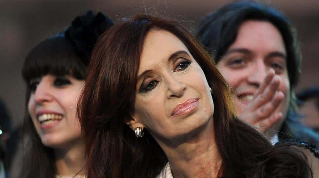 Procesaron a Cristina Kirchner y a  sus dos hijos por lavado de dinero