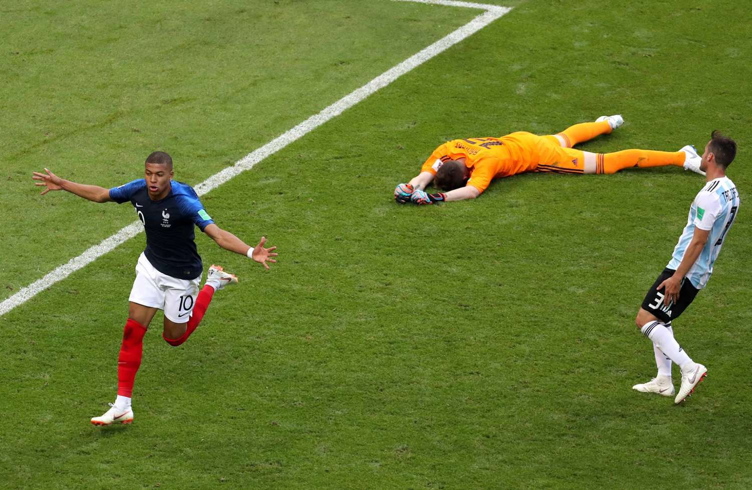 Francia venció 4-3 a Argentina y la dejó afuera del Mundial