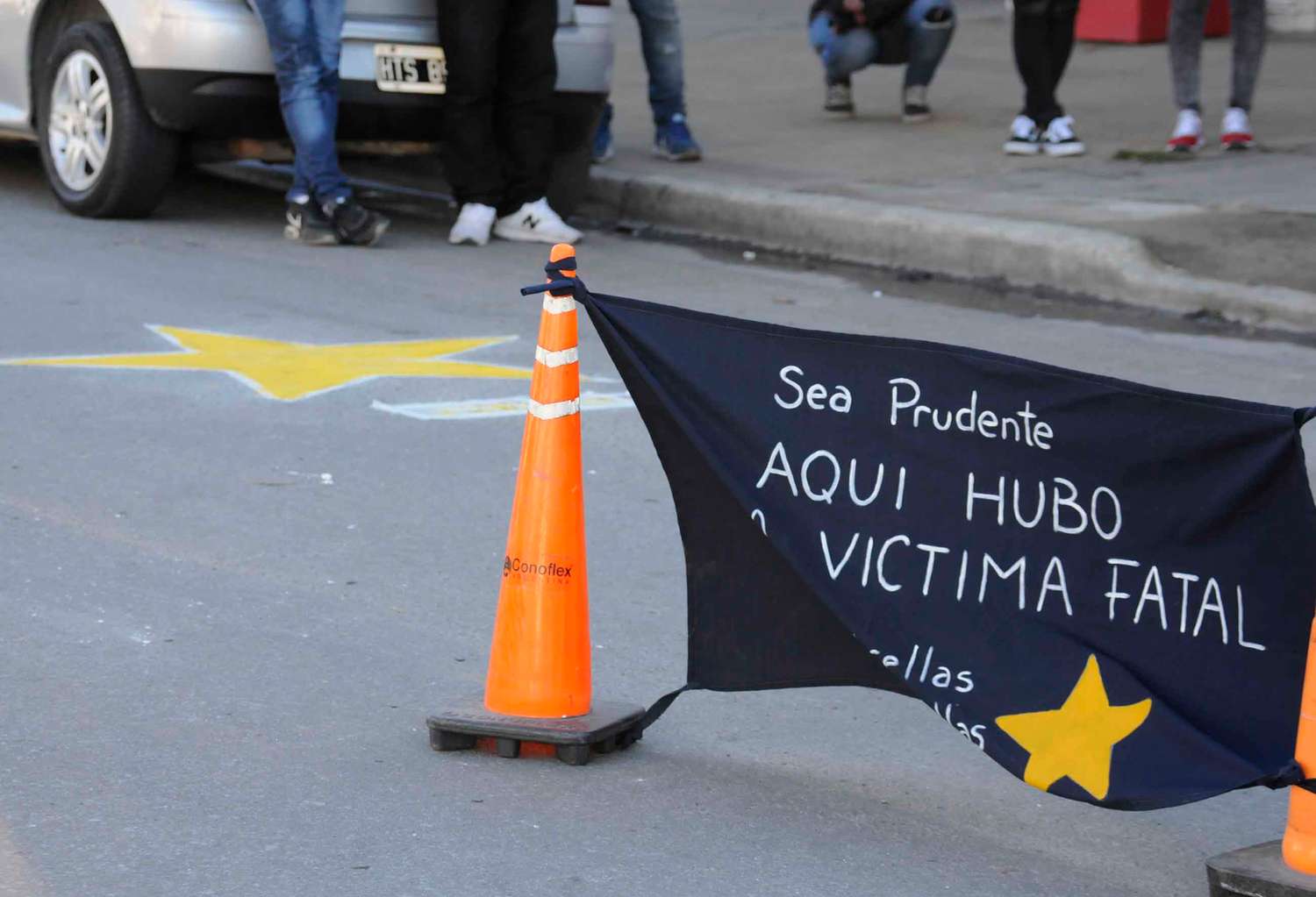 En memoria de Juan Manuel Falacar, se sumó una nueva estrella amarilla en las calles de la ciudad