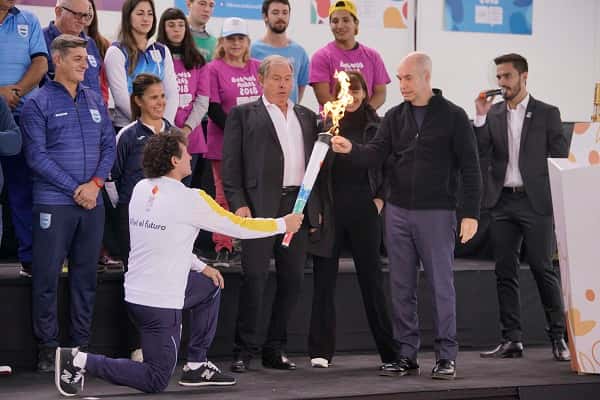 La llama olímpica ya fue recibida en Buenos Aires