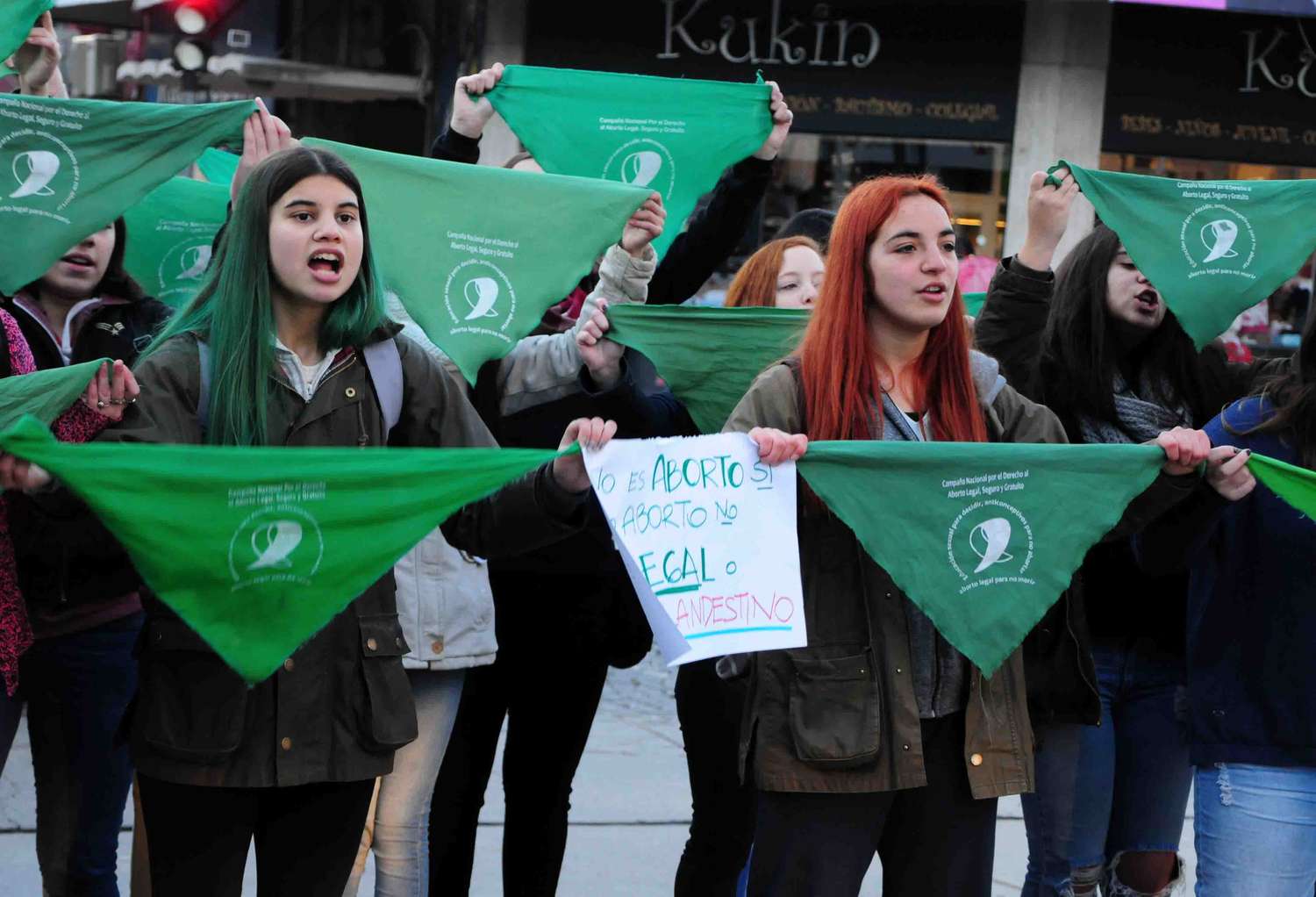 Convocan a un pañuelazo a favor del aborto legal en la Plaza Independencia
