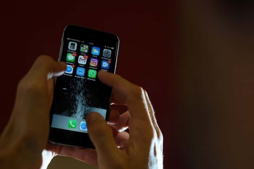 Más de la mitad de los argentinos aseguró que utiliza su teléfono inteligente de manera consciente