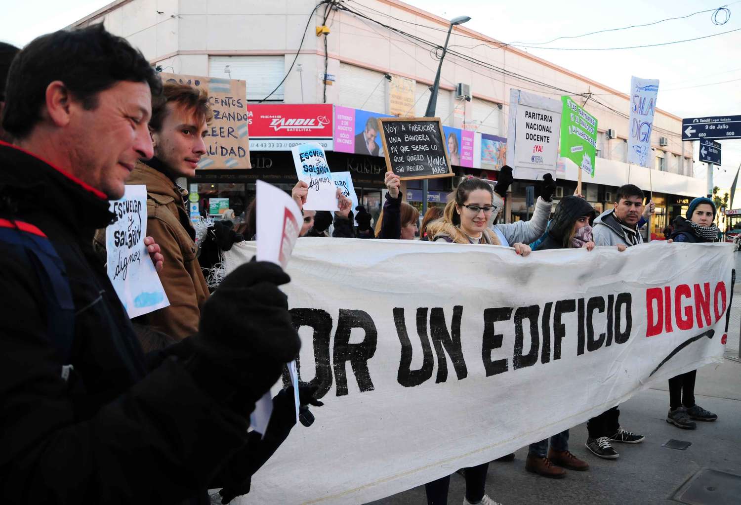 En la primera jornada de paro, los docentes se manifestaron en San Martín y 9 de Julio