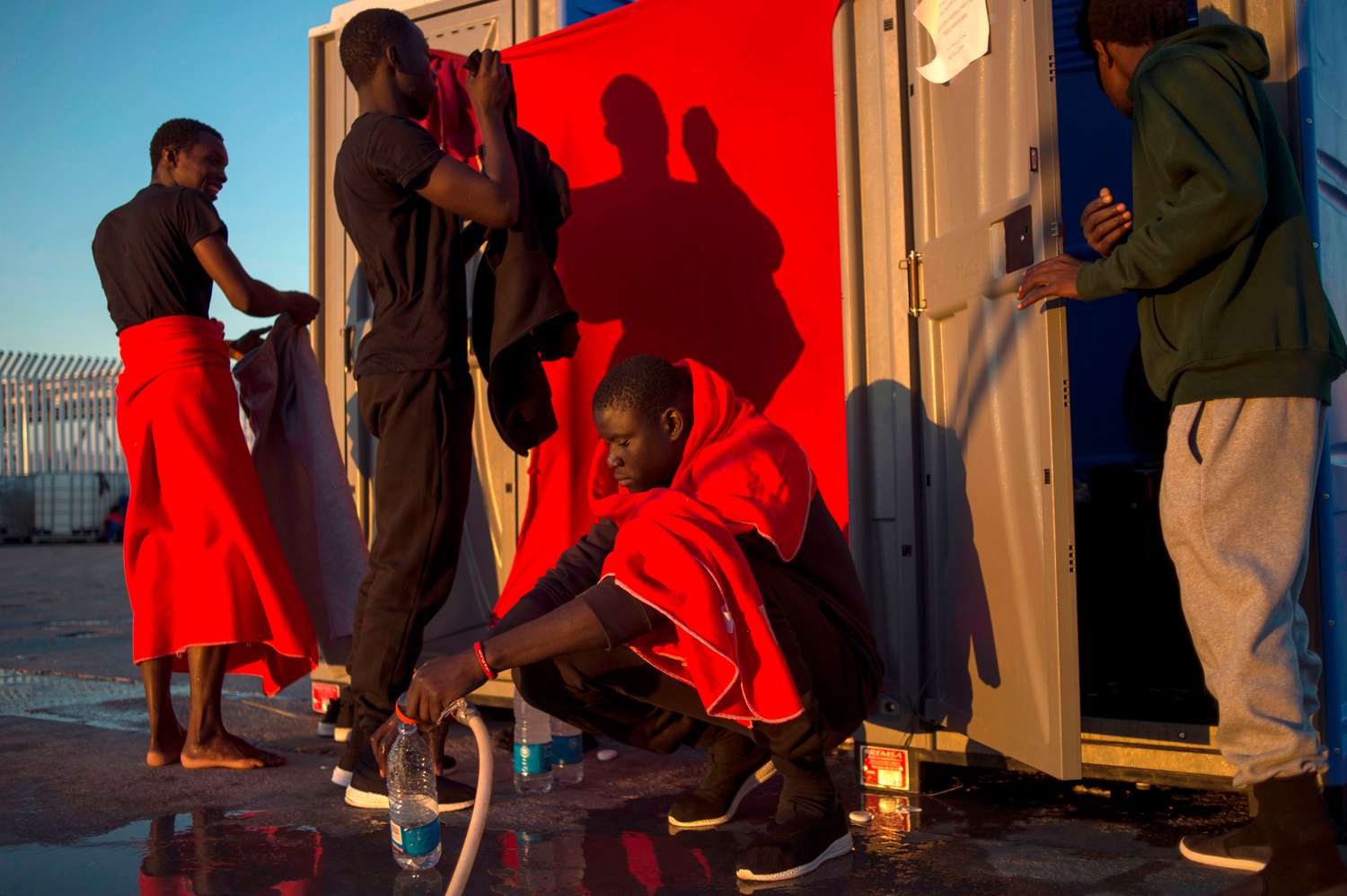 Cuestionamientos al desembarco en Libia de migrantes rescatados en el Mediterráneo