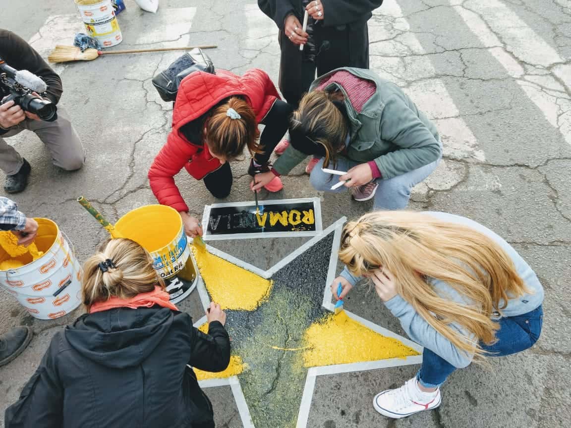 En medio del dolor, pintaron una estrella amarilla en memoria de Romanela Ruiz Sánchez