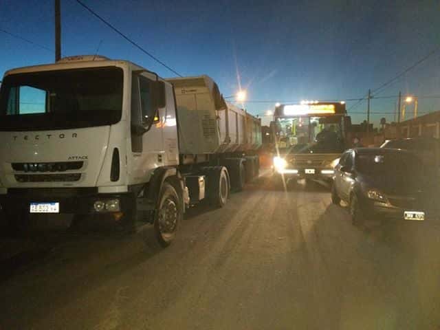 Vecinos de Labarden al 800 se quejan por los camiones