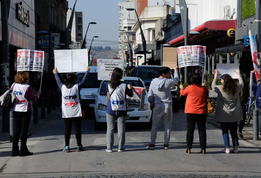 Docentes bonaerenses realizarán protesta en reclamo de cláusula gatillo de ajuste salarial