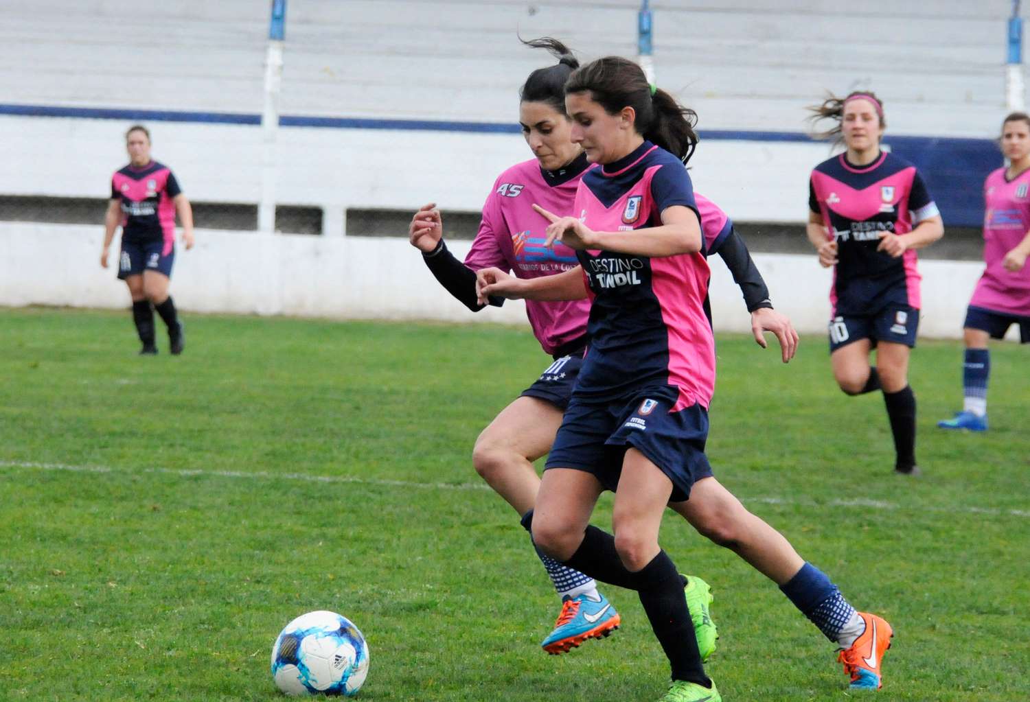 El seleccionado femenino afronta el partido de ida frente a La Plata