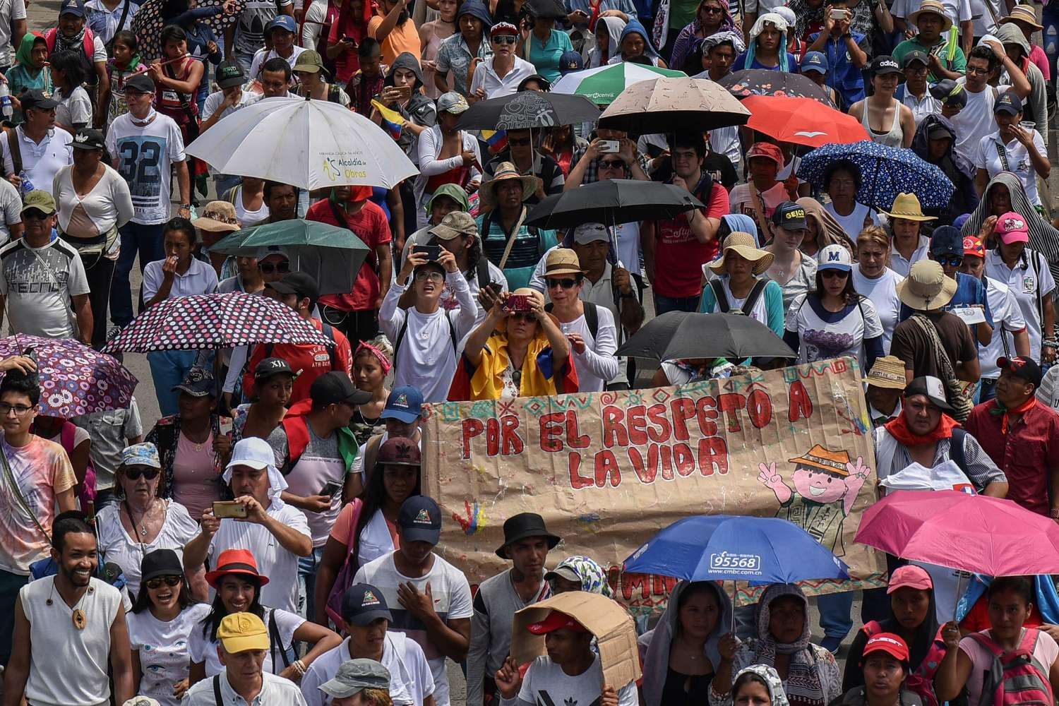 Colombia inició la era Duque con Nicolás Maduro en la mira y la oposición en la calle