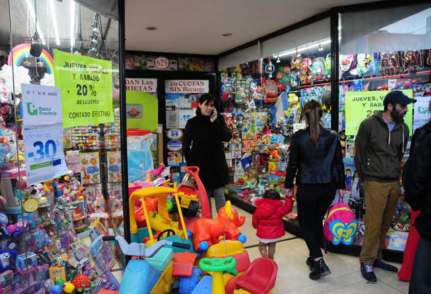 Con ventas moderadas, los comerciantes apelaron a todo tipo de promociones para el Día del Niño
