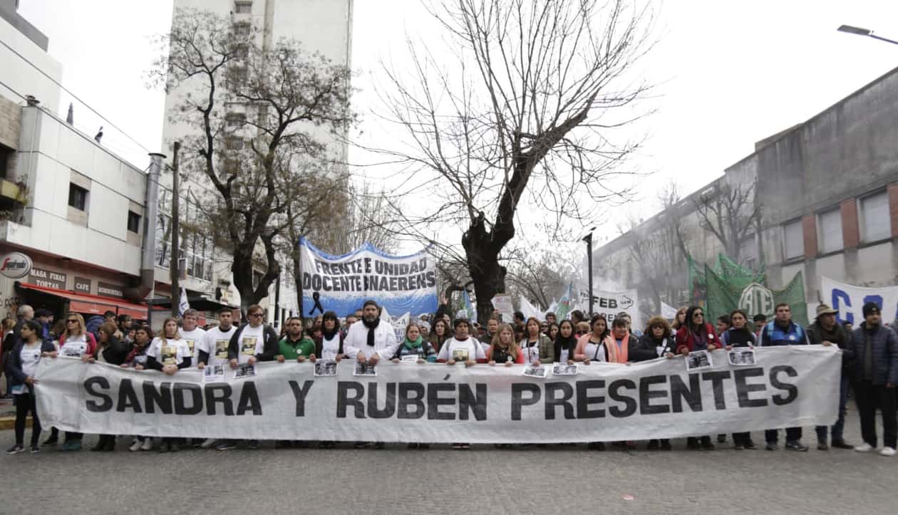 Docentes marcharon en La Plata para reclamar mejoras salariales y de infraestructura