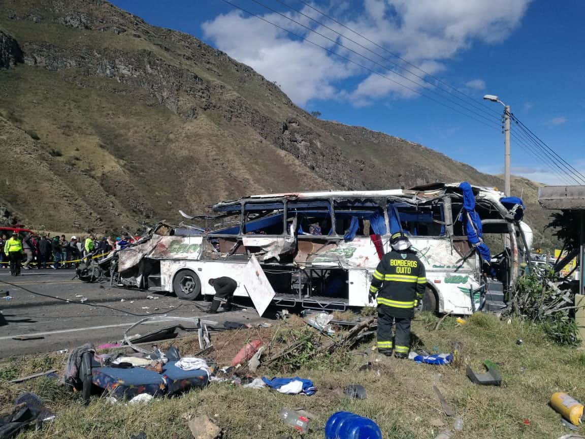 Al menos 24 muertos y 18 heridos en un accidente vial en Ecuador