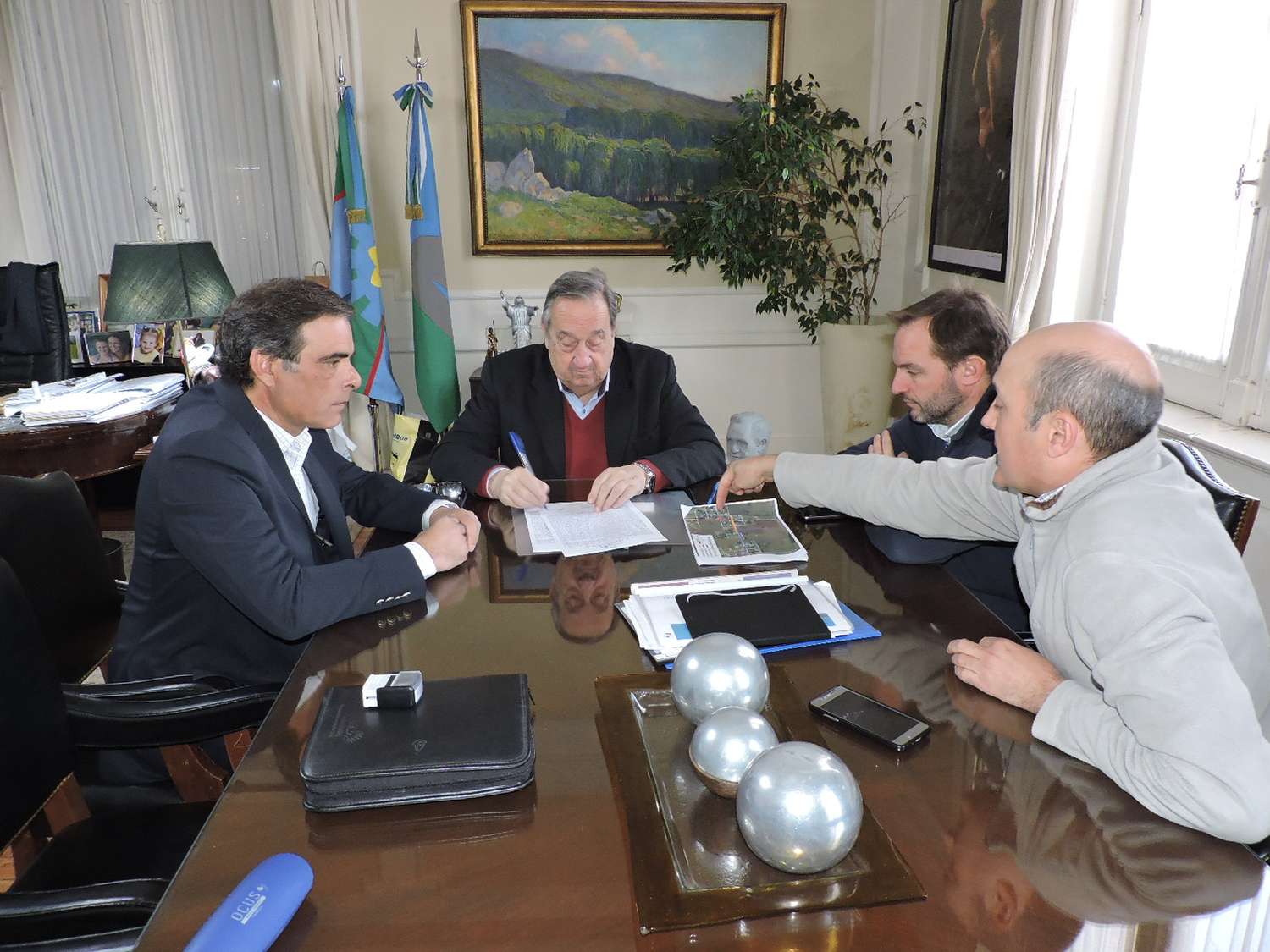 Se firmó el contrato para iniciar la tercera etapa de extensión de la red de agua en La Elena