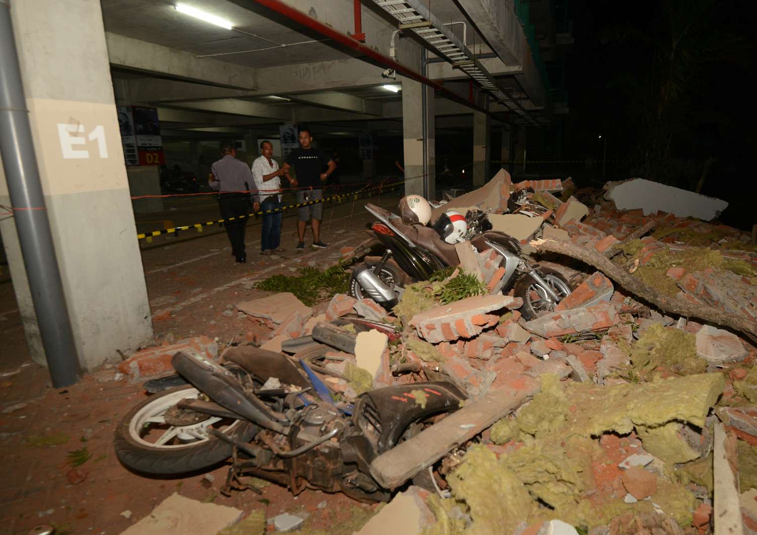 Al menos 37 muertos y decenas de heridos por un sismo en Indonesia