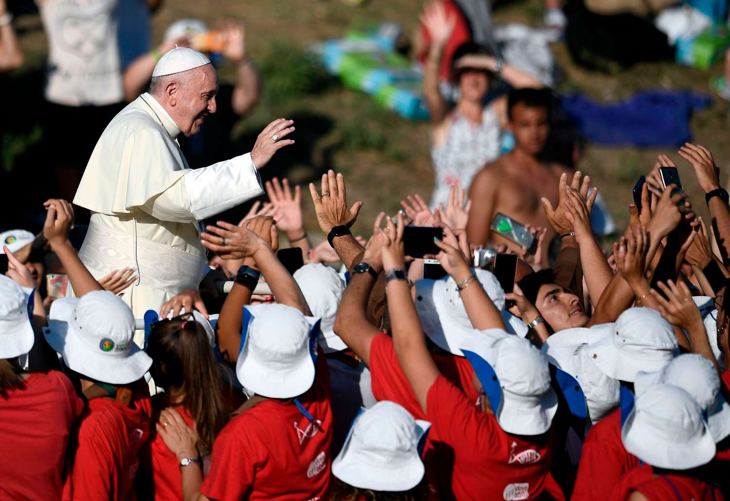 El Papa criticó “la libertad sin límites” ante 70 mil jóvenes