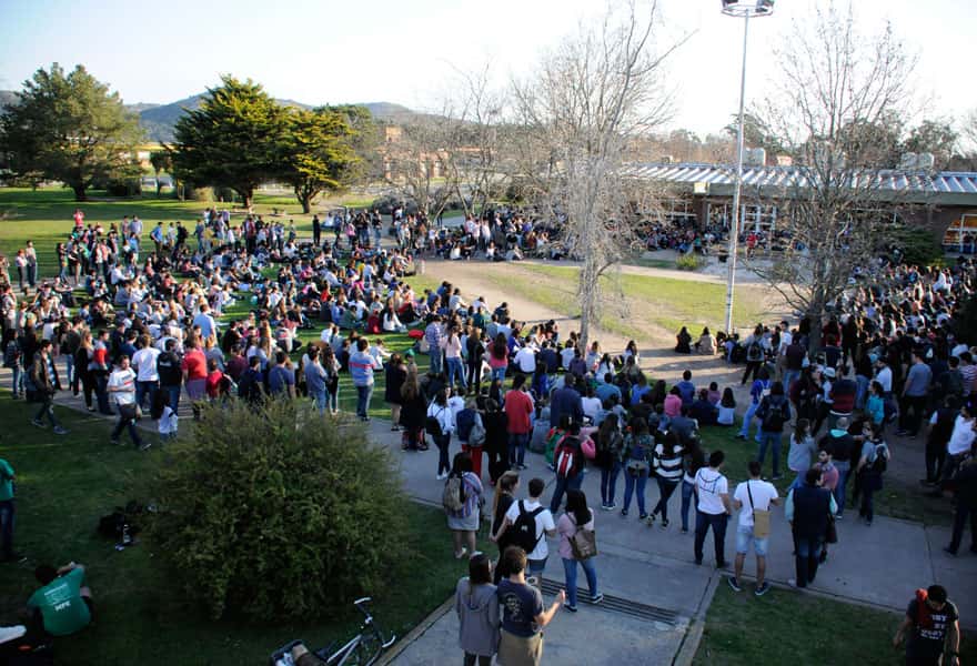 Una asamblea multitudinaria le puso fin a la toma del Campus, pero sigue la lucha por la educación