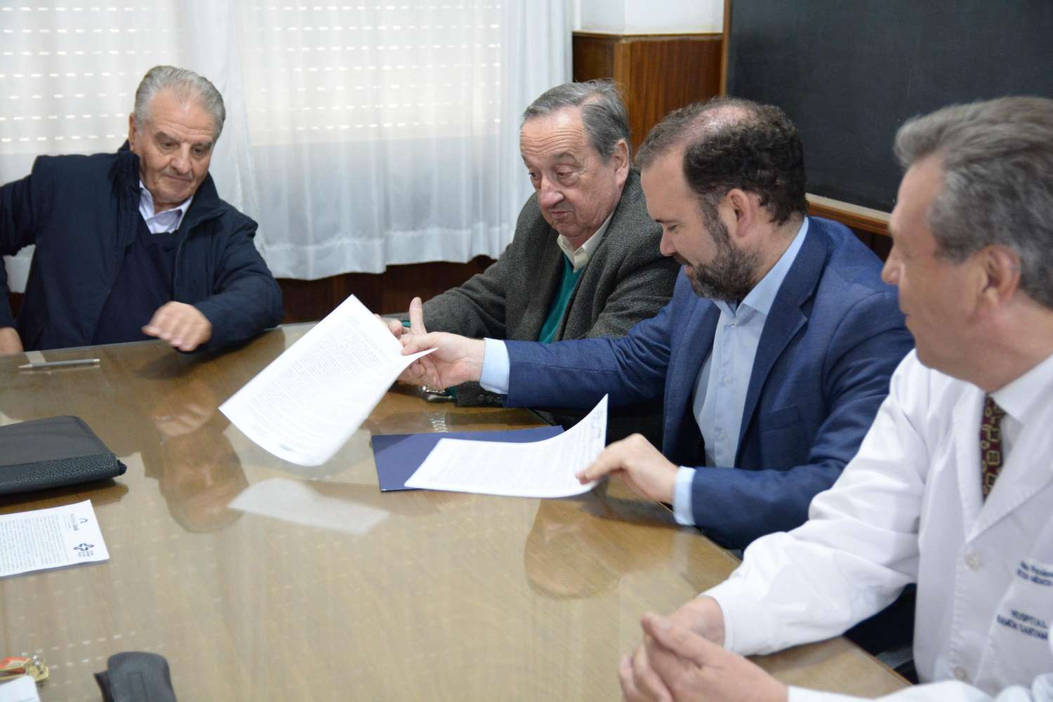 El Intendente firmó el contrato para la compra de los ascensores