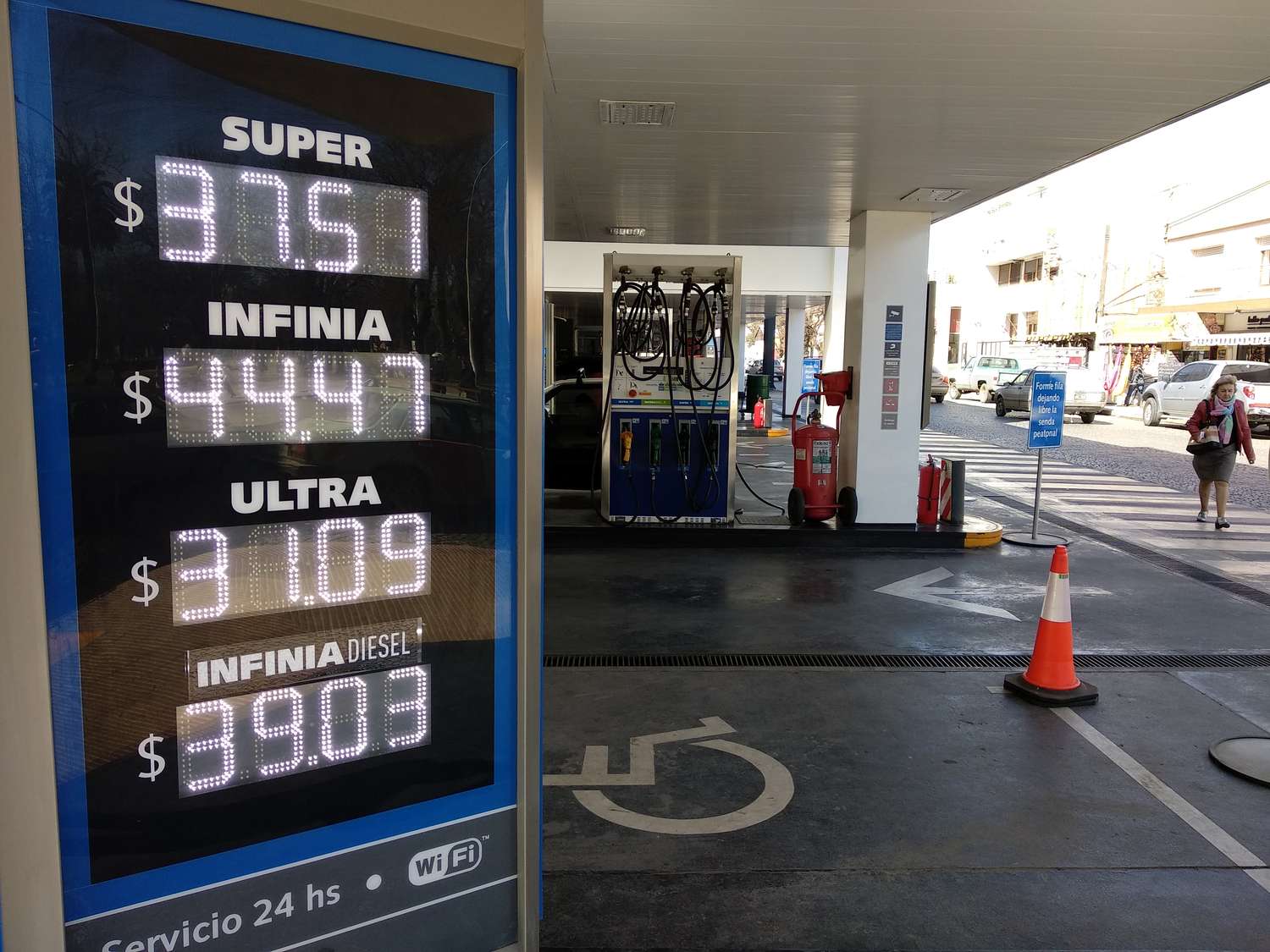 YPF aumentó dos veces la nafta en tres días: la super cuesta 37,51 pesos en Tandil