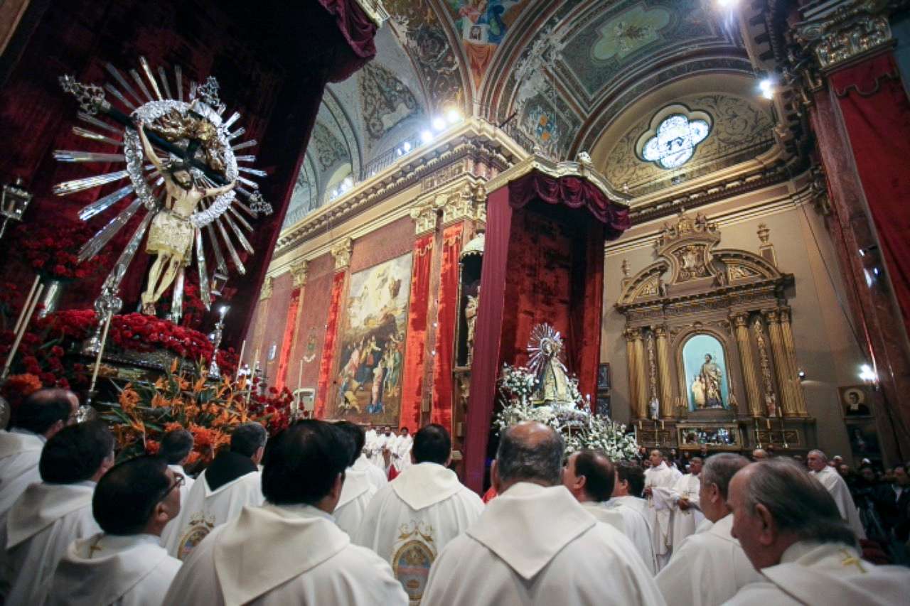 Multitudinaria fiesta religiosa en devoción a la Virgen del Milagro
