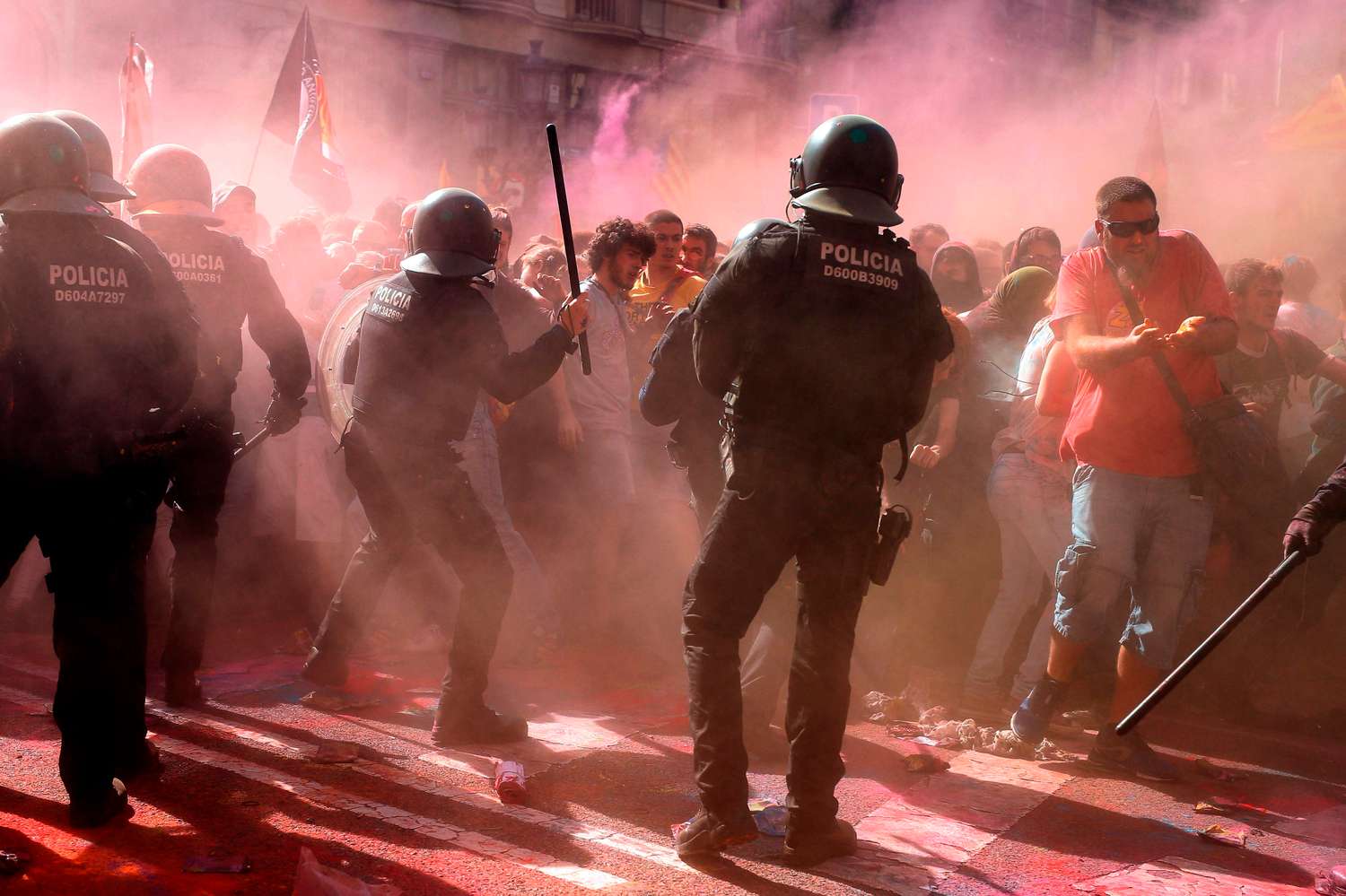 Tensión en Barcelona por una protesta de policías y de separatistas catalanes